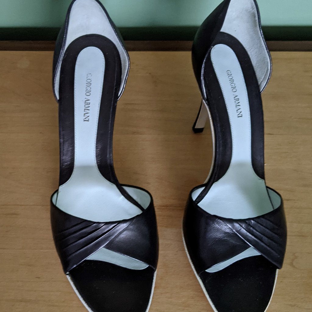 Ladies Armani Pumps